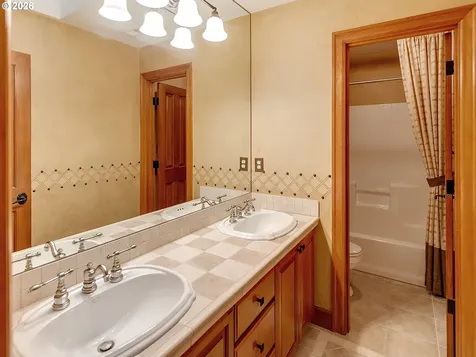 11048 SW Madrone Court Tualatin OR 97062