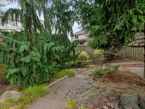11048 SW Madrone Court Tualatin OR 97062