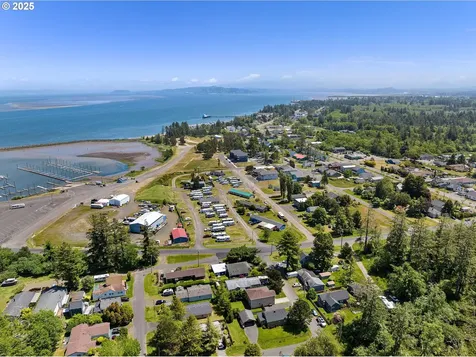 1225 3rd Avenue Hammond OR 97121