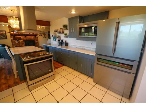 2210 14th Court North Bend OR 97459