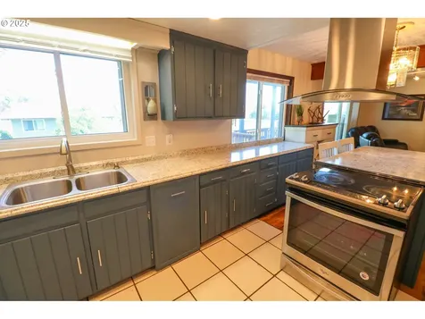 2210 14th Court North Bend OR 97459