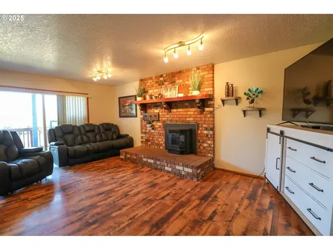 2210 14th Court North Bend OR 97459