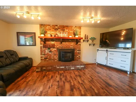 2210 14th Court North Bend OR 97459