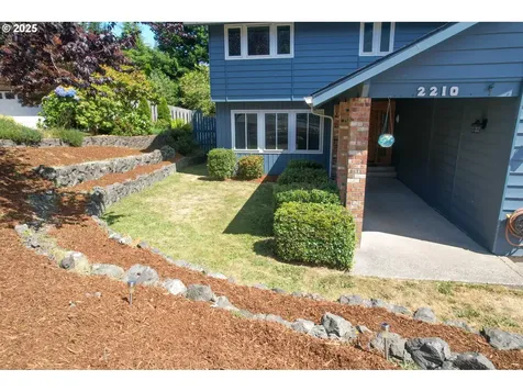 2210 14th Court North Bend OR 97459