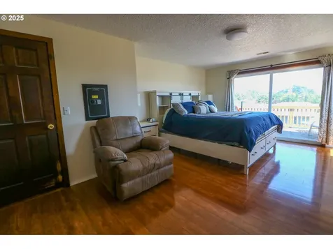 2210 14th Court North Bend OR 97459