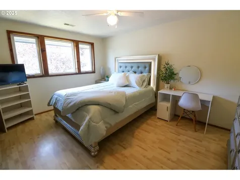2210 14th Court North Bend OR 97459