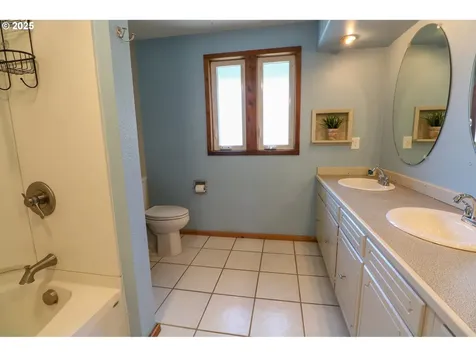 2210 14th Court North Bend OR 97459