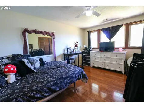 2210 14th Court North Bend OR 97459