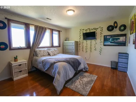 2210 14th Court North Bend OR 97459