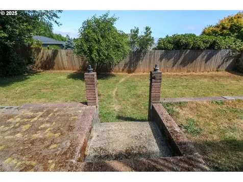 2210 14th Court North Bend OR 97459
