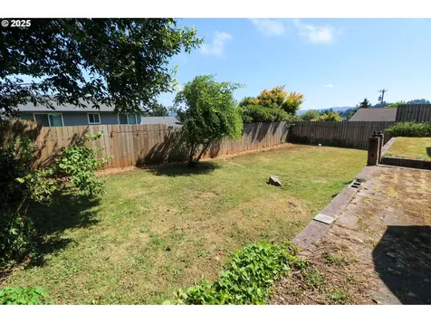 2210 14th Court North Bend OR 97459