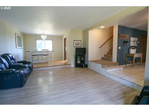 2210 14th Court North Bend OR 97459