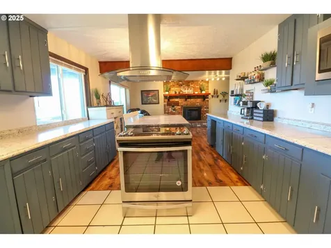 2210 14th Court North Bend OR 97459
