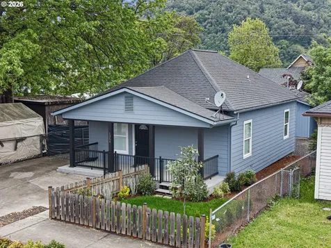 1354 SE Pine Street Roseburg OR 97470