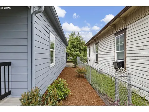 1354 SE Pine Street Roseburg OR 97470