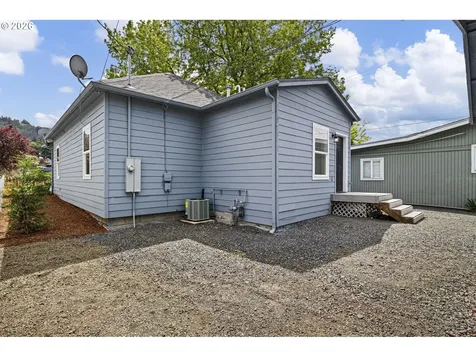 1354 SE Pine Street Roseburg OR 97470