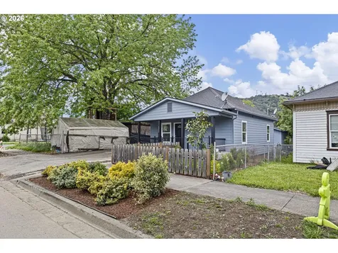 1354 SE Pine Street Roseburg OR 97470