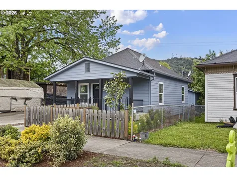 1354 SE Pine Street Roseburg OR 97470
