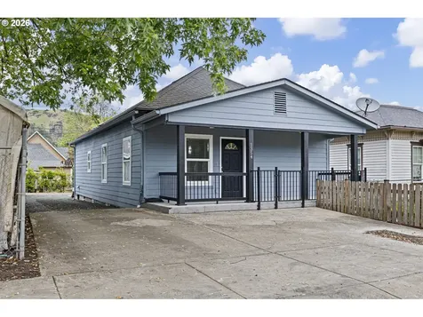 1354 SE Pine Street Roseburg OR 97470