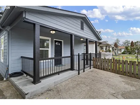 1354 SE Pine Street Roseburg OR 97470
