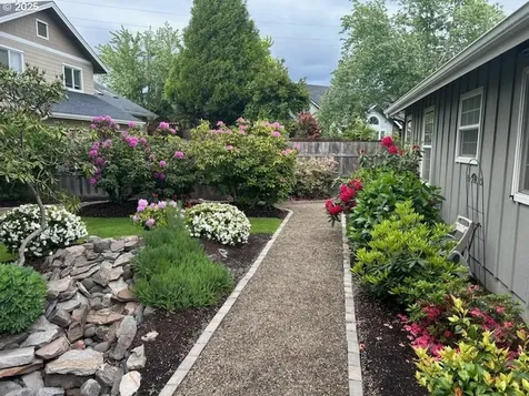 3209 Queens East Street Eugene OR 97401