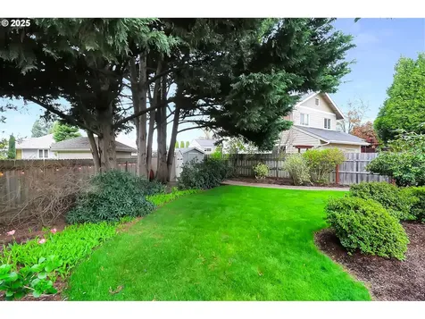 3209 Queens East Street Eugene OR 97401