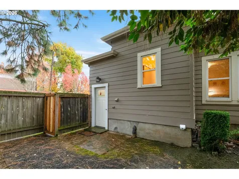 1802 SE Morrison Street Portland OR 97214