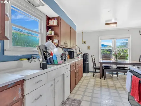 43018 Hillcrest Loop Astoria OR 97103