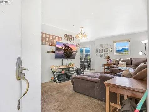 43018 Hillcrest Loop Astoria OR 97103