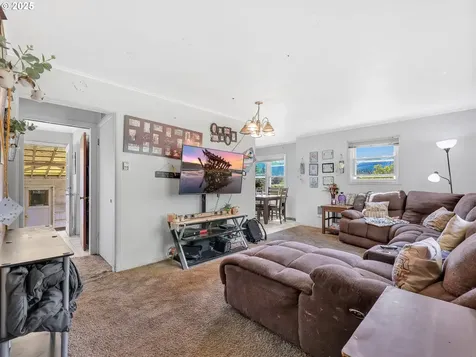 43018 Hillcrest Loop Astoria OR 97103