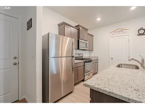 1222 W 16th Avenue La Center WA 98629