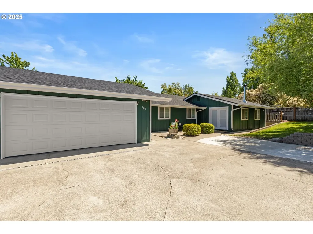 140 Peppertree Court Roseburg OR 97471