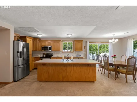140 Peppertree Court Roseburg OR 97471