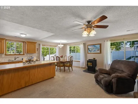 140 Peppertree Court Roseburg OR 97471