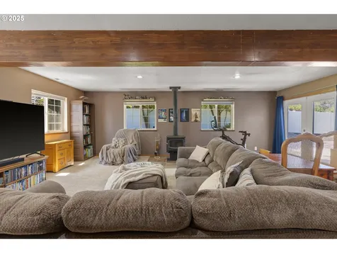 140 Peppertree Court Roseburg OR 97471