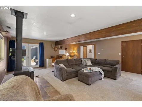 140 Peppertree Court Roseburg OR 97471