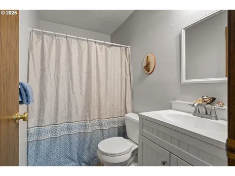 140 Peppertree Court Roseburg OR 97471