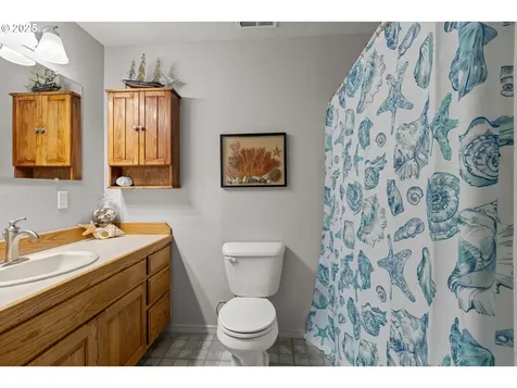 140 Peppertree Court Roseburg OR 97471