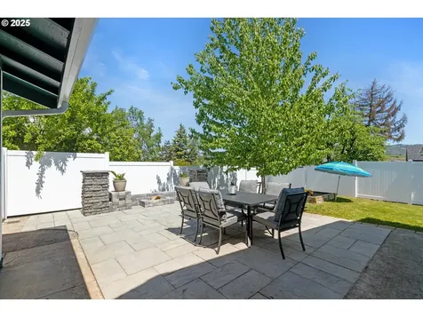 140 Peppertree Court Roseburg OR 97471