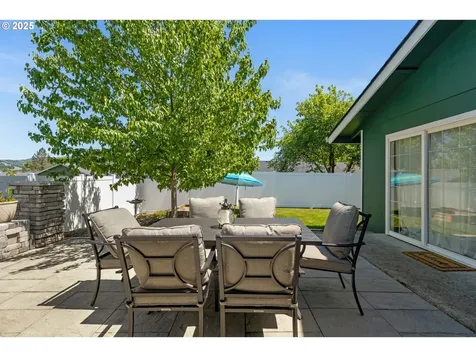 140 Peppertree Court Roseburg OR 97471