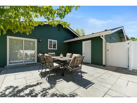 140 Peppertree Court Roseburg OR 97471