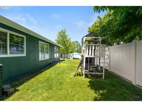 140 Peppertree Court Roseburg OR 97471