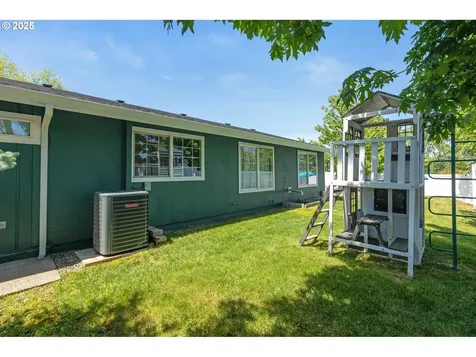 140 Peppertree Court Roseburg OR 97471