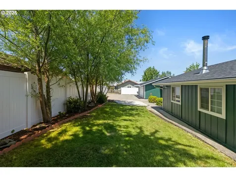 140 Peppertree Court Roseburg OR 97471