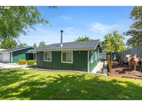 140 Peppertree Court Roseburg OR 97471