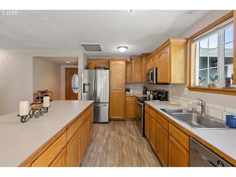 140 Peppertree Court Roseburg OR 97471