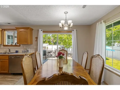 140 Peppertree Court Roseburg OR 97471
