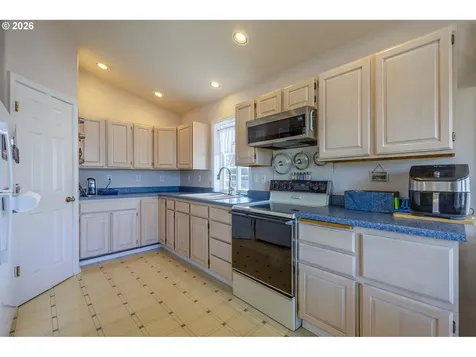 1708 NW 38th Street Lincoln City OR 97367