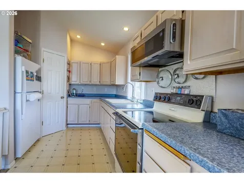 1708 NW 38th Street Lincoln City OR 97367