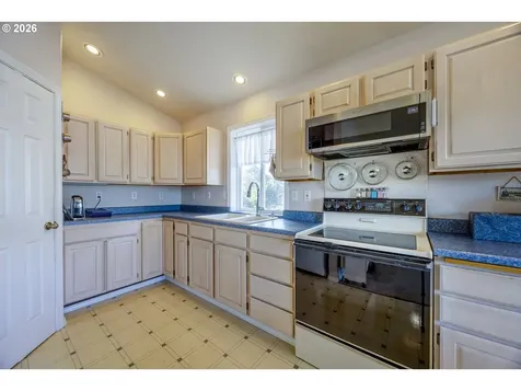 1708 NW 38th Street Lincoln City OR 97367